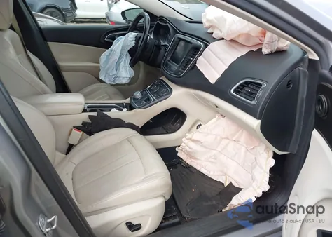 2015 Chrysler 200 C z USA, uszkodzony, nr VIN 1C3CCCCG6FN519911